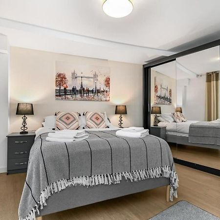 Modern 1 Bedroom Apartment In Woking Town Centre Kültér fotó