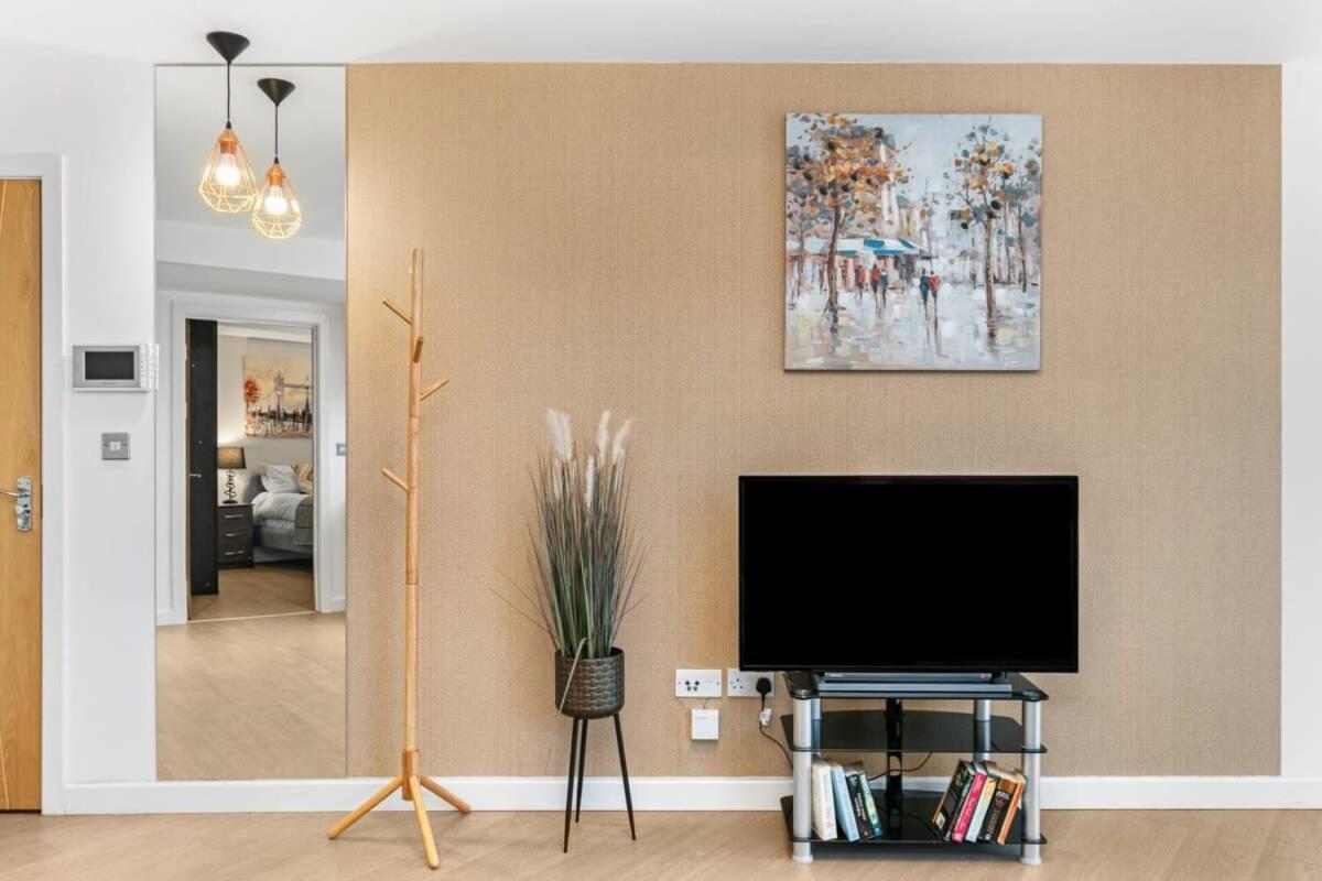 Modern 1 Bedroom Apartment In Woking Town Centre Kültér fotó