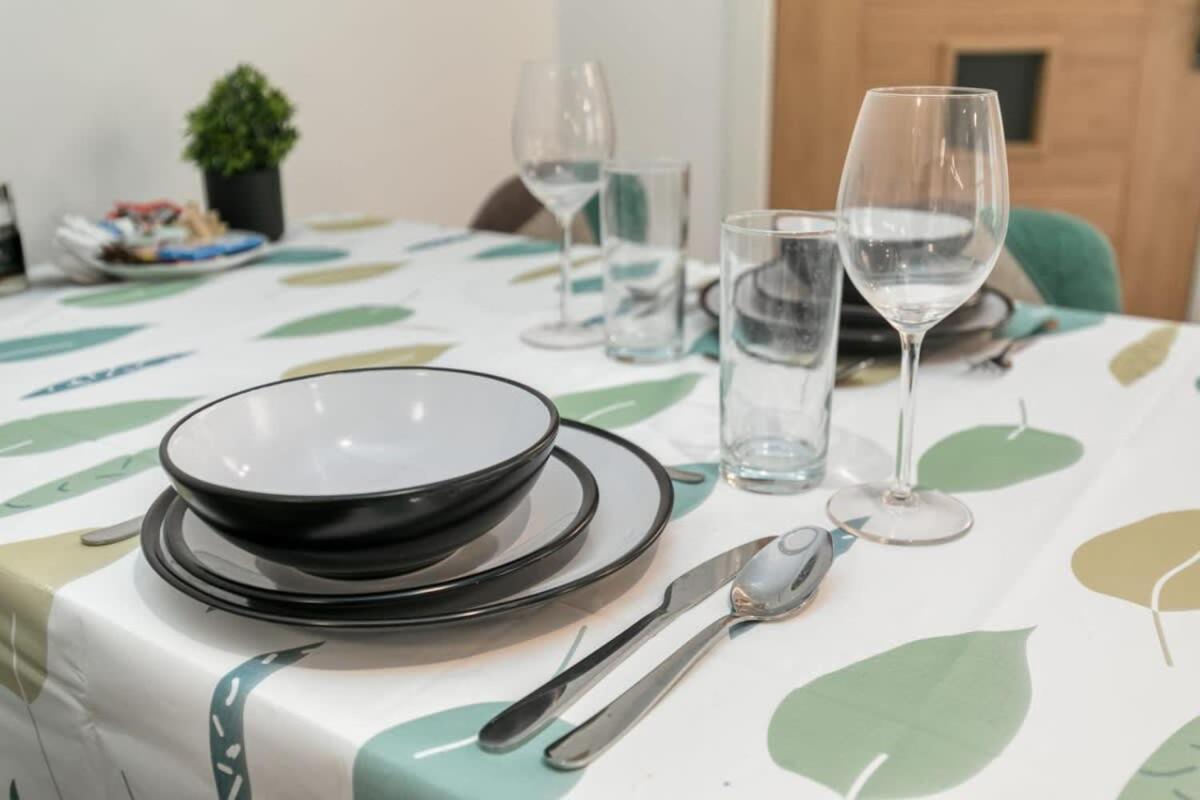 Modern 1 Bedroom Apartment In Woking Town Centre Kültér fotó
