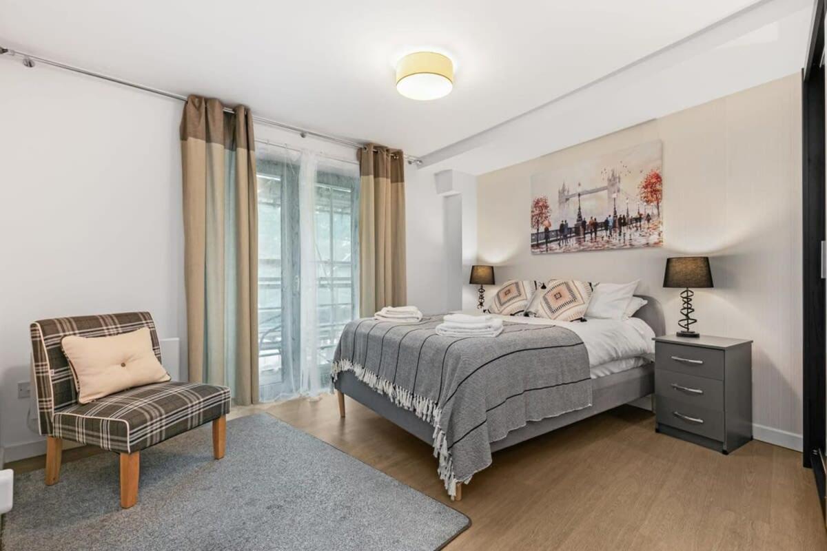 Modern 1 Bedroom Apartment In Woking Town Centre Kültér fotó