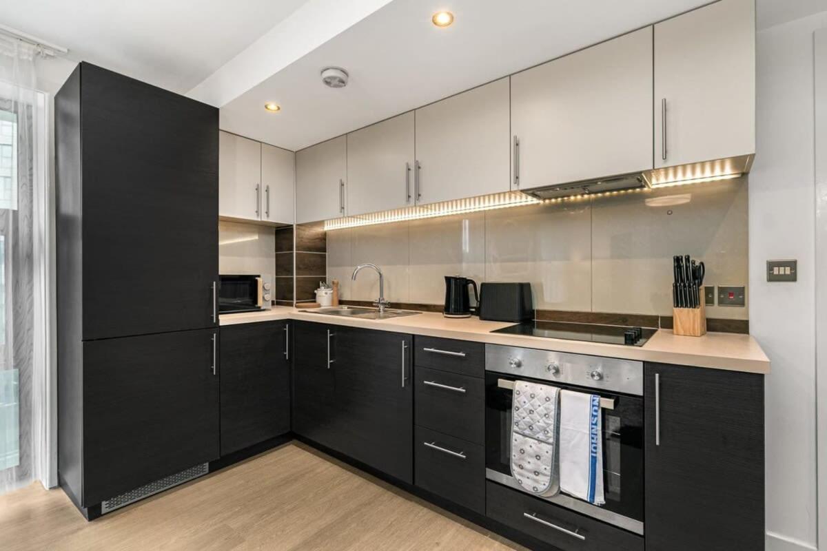 Modern 1 Bedroom Apartment In Woking Town Centre Kültér fotó