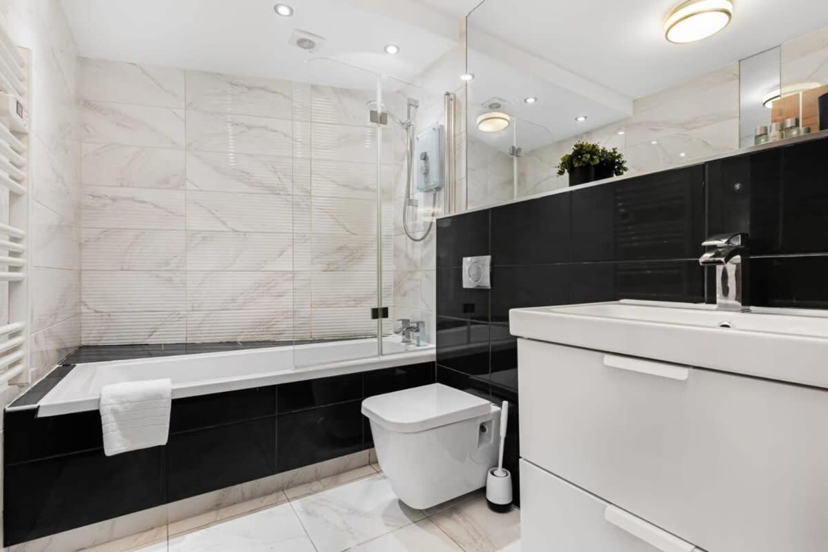 Modern 1 Bedroom Apartment In Woking Town Centre Kültér fotó