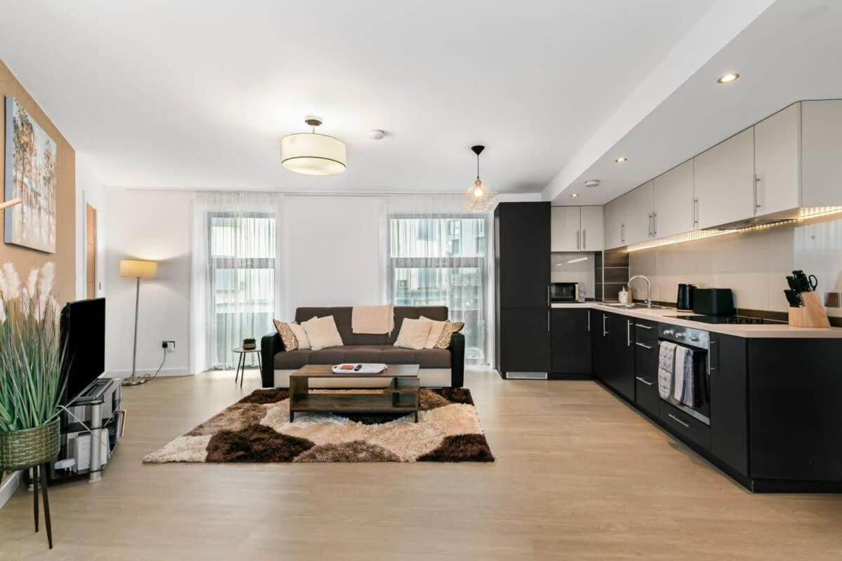 Modern 1 Bedroom Apartment In Woking Town Centre Kültér fotó