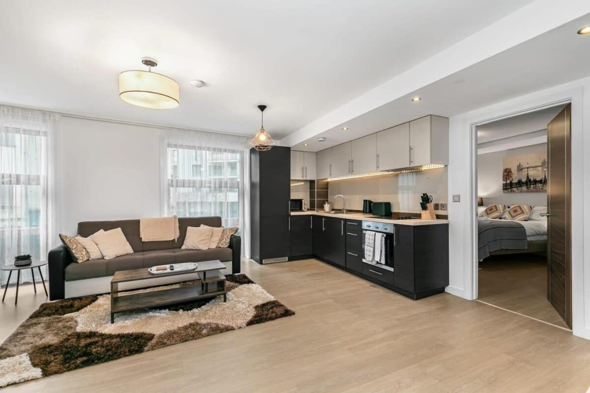 Modern 1 Bedroom Apartment In Woking Town Centre Kültér fotó